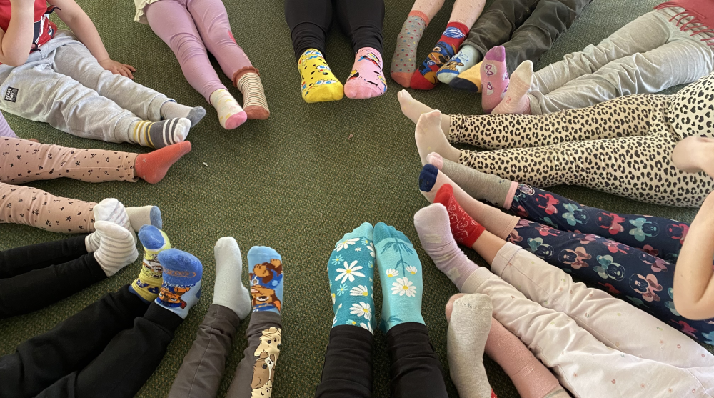 na-kazdou-nozku-jinou-ponozku-186