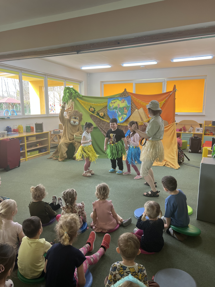 divadlo-letadlo-pruzkumnici-v-africe